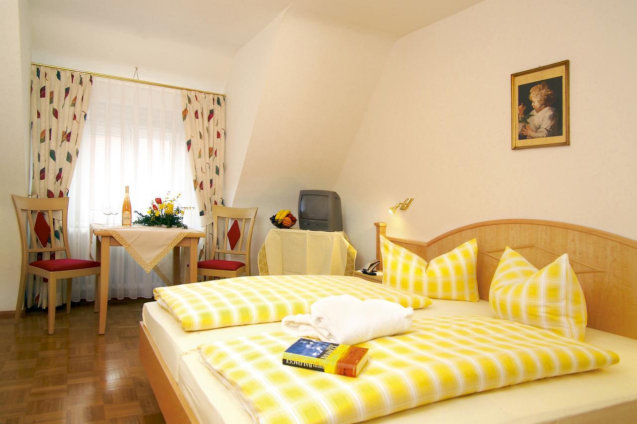 Gasthaus-Pension Zum Kreuz 스툴린겐 외부 사진